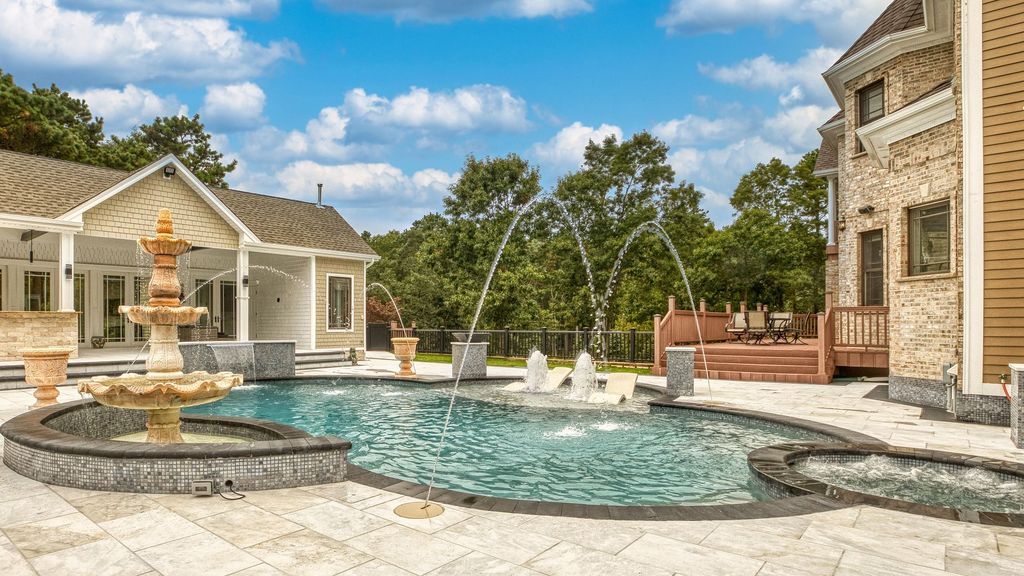 A Magnificent Palatial Estate Offering Unparalleled Luxury and Amenities in New York Seeks 3999000 28