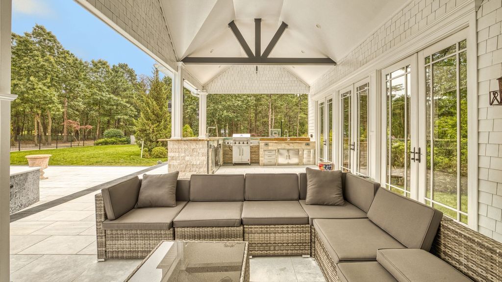 A Magnificent Palatial Estate Offering Unparalleled Luxury and Amenities in New York Seeks 3999000 29