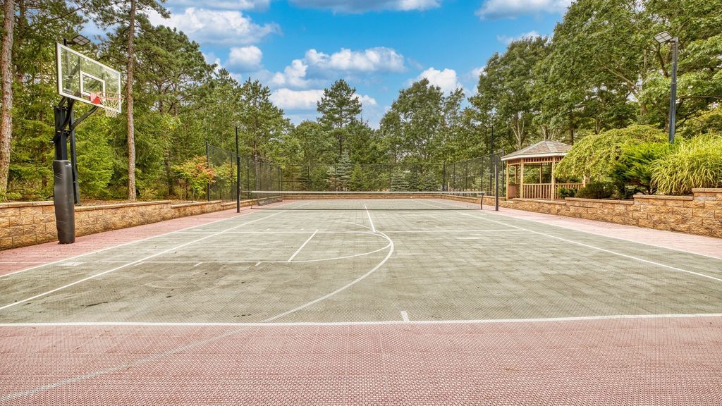 A Magnificent Palatial Estate Offering Unparalleled Luxury and Amenities in New York Seeks 3999000 30