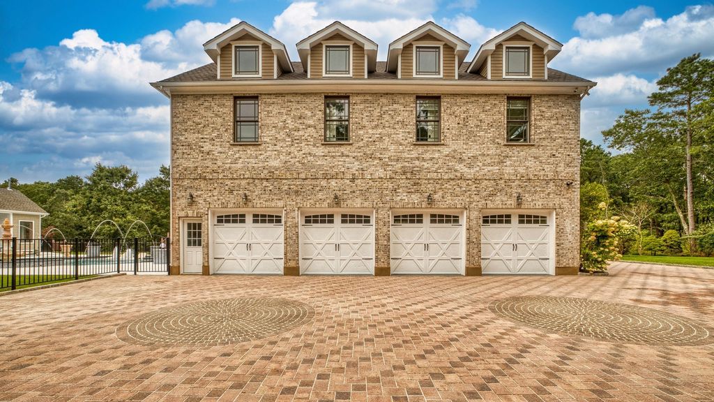 A Magnificent Palatial Estate Offering Unparalleled Luxury and Amenities in New York Seeks 3999000 5
