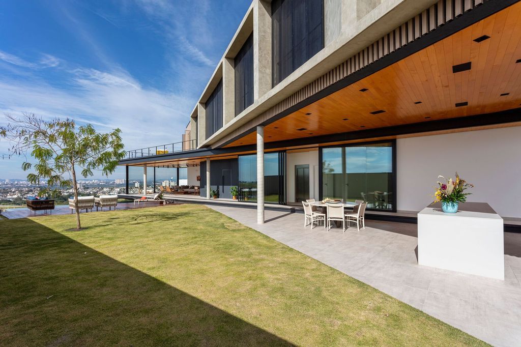 Apuã House Showcases Elevated Elegance by Aoki Arquitetura