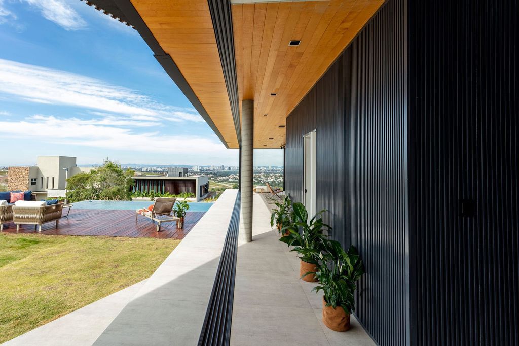 Apuã House Showcases Elevated Elegance by Aoki Arquitetura