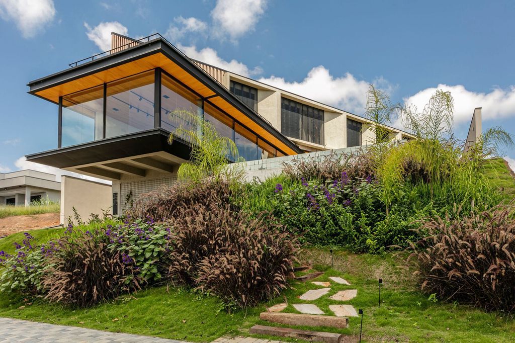 Apuã House Showcases Elevated Elegance by Aoki Arquitetura