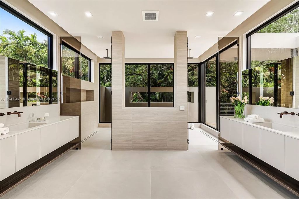 Discover The Grove on Park Oaks, a luxurious haven in Miami's sought-after Coconut Grove neighborhood. With over 14,000 square feet of living and entertainment space, this residence epitomizes modern elegance and comfort.