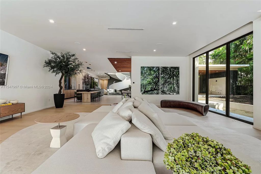 Discover The Grove on Park Oaks, a luxurious haven in Miami's sought-after Coconut Grove neighborhood. With over 14,000 square feet of living and entertainment space, this residence epitomizes modern elegance and comfort.