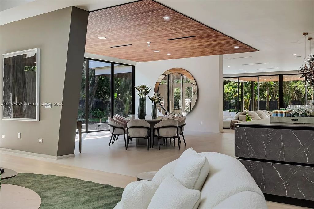 Discover The Grove on Park Oaks, a luxurious haven in Miami's sought-after Coconut Grove neighborhood. With over 14,000 square feet of living and entertainment space, this residence epitomizes modern elegance and comfort.