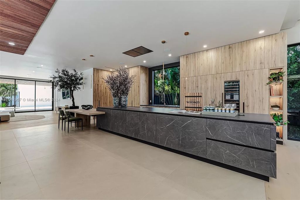 Discover The Grove on Park Oaks, a luxurious haven in Miami's sought-after Coconut Grove neighborhood. With over 14,000 square feet of living and entertainment space, this residence epitomizes modern elegance and comfort.