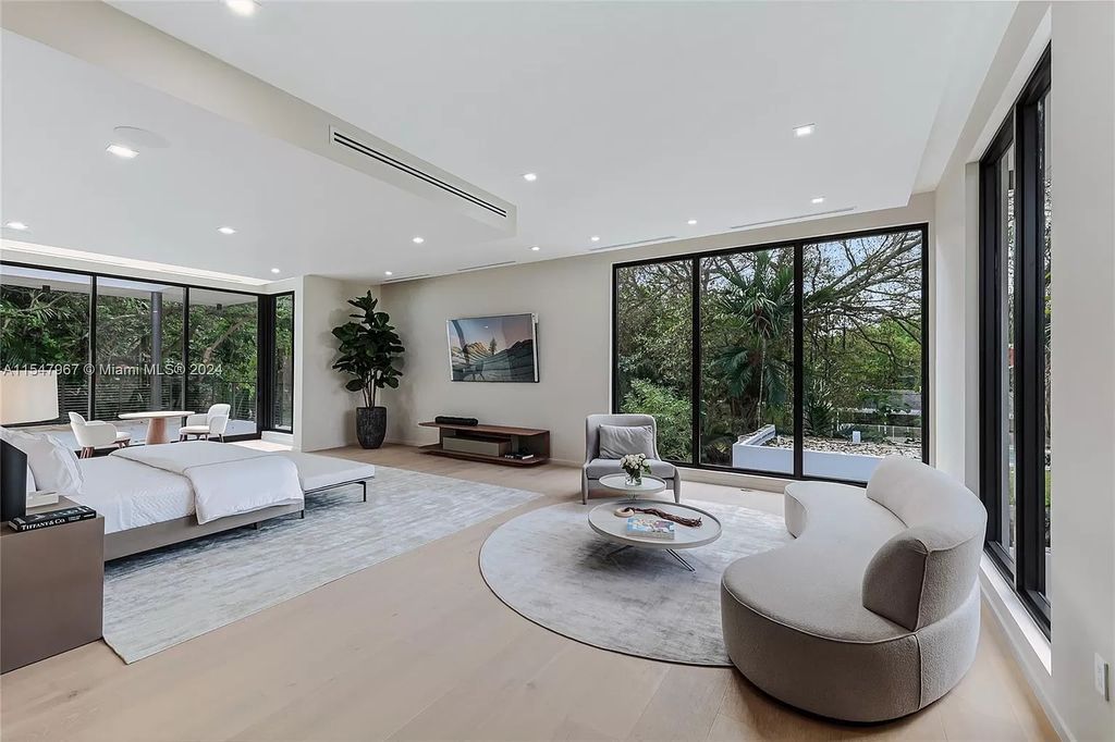 Discover The Grove on Park Oaks, a luxurious haven in Miami's sought-after Coconut Grove neighborhood. With over 14,000 square feet of living and entertainment space, this residence epitomizes modern elegance and comfort.