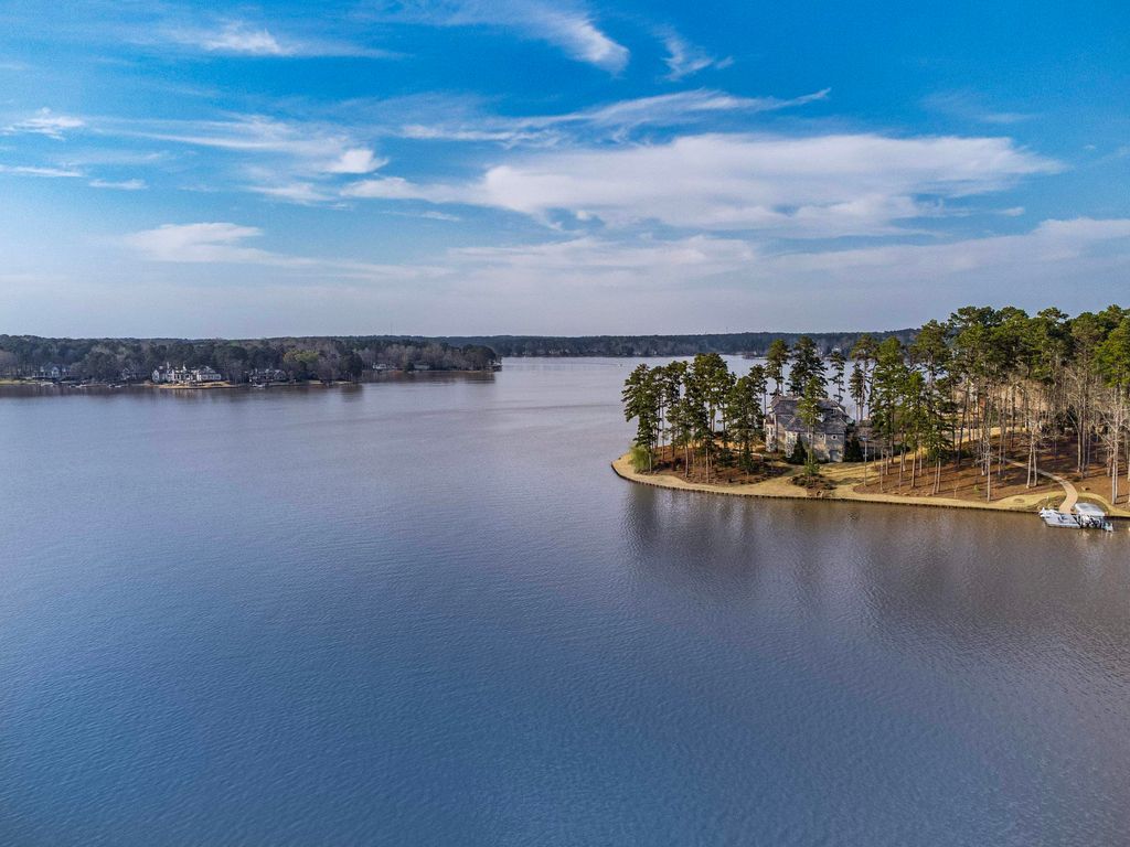 Exclusive Luxury Lake Estate at Reynolds Lake Oconee Hits Market at 6.9 Million 4