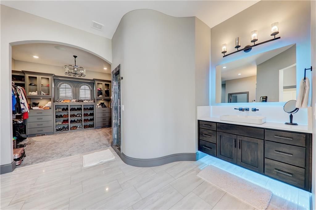 Exquisite Retreat Stunning 3 Acre Home in Parkville Missouri Offered at 2.25 Million 23