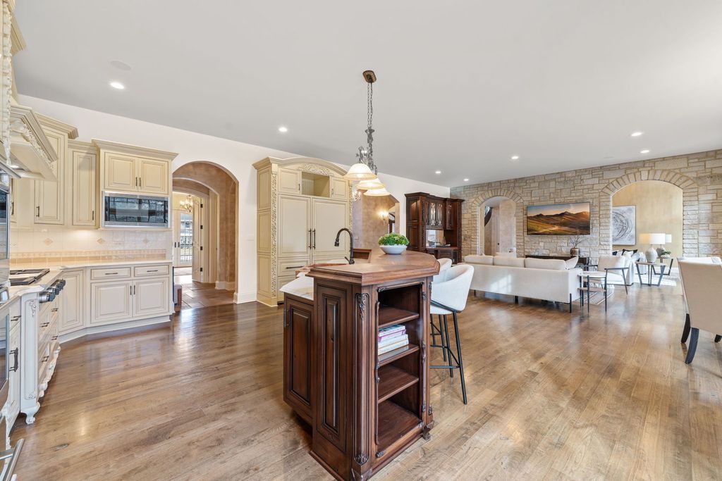 French Provincial Masterpiece A Haven of Quality and Elegance in Illinois Offered at 3595000 27