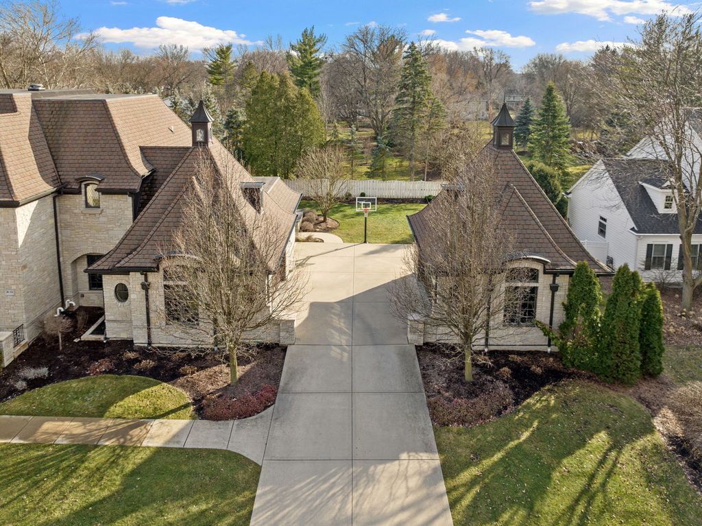 French Provincial Masterpiece A Haven of Quality and Elegance in Illinois Offered at 3595000 7
