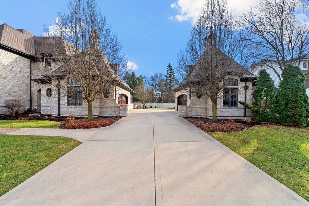 French Provincial Masterpiece A Haven of Quality and Elegance in Illinois Offered at 3595000 8