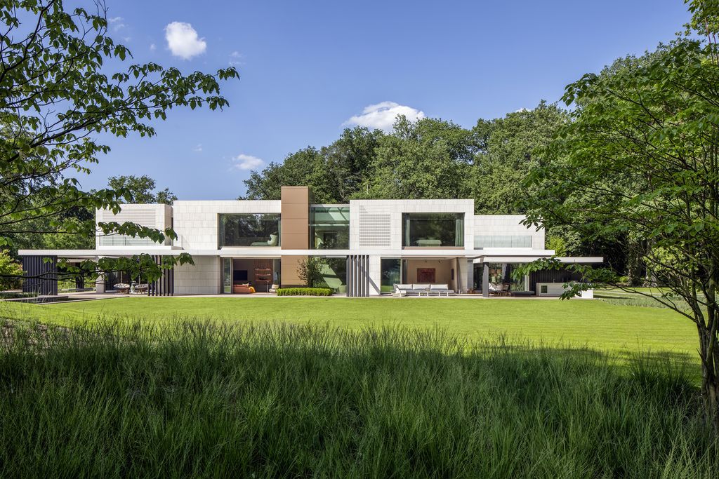 House Flanders, Modern house in wooded landscape by SAOTA