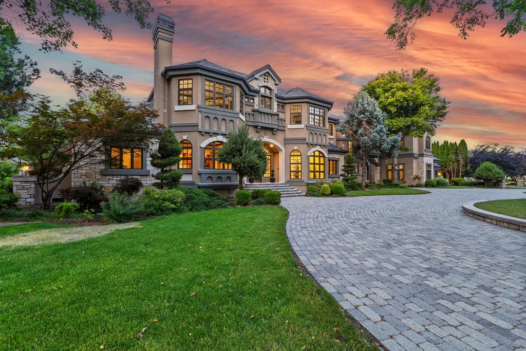 Idyllic Waterfront Retreat Stunning Views of Lake and Mountains in Idaho Offered at 4.125 Million 15