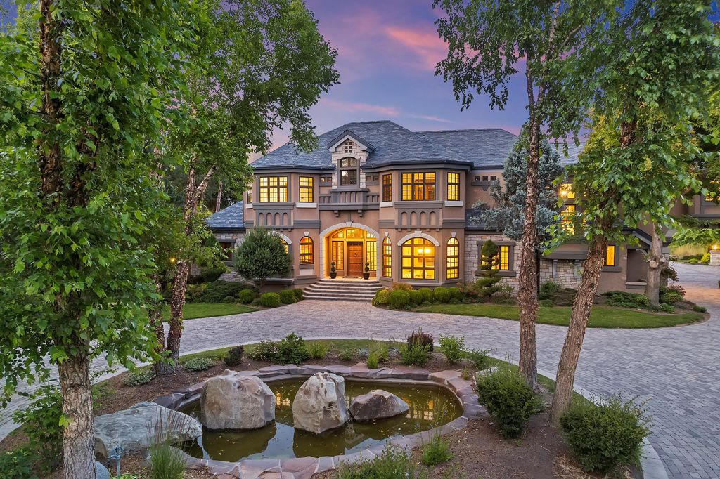 Idyllic Waterfront Retreat Stunning Views of Lake and Mountains in Idaho Offered at 4.125 Million 16