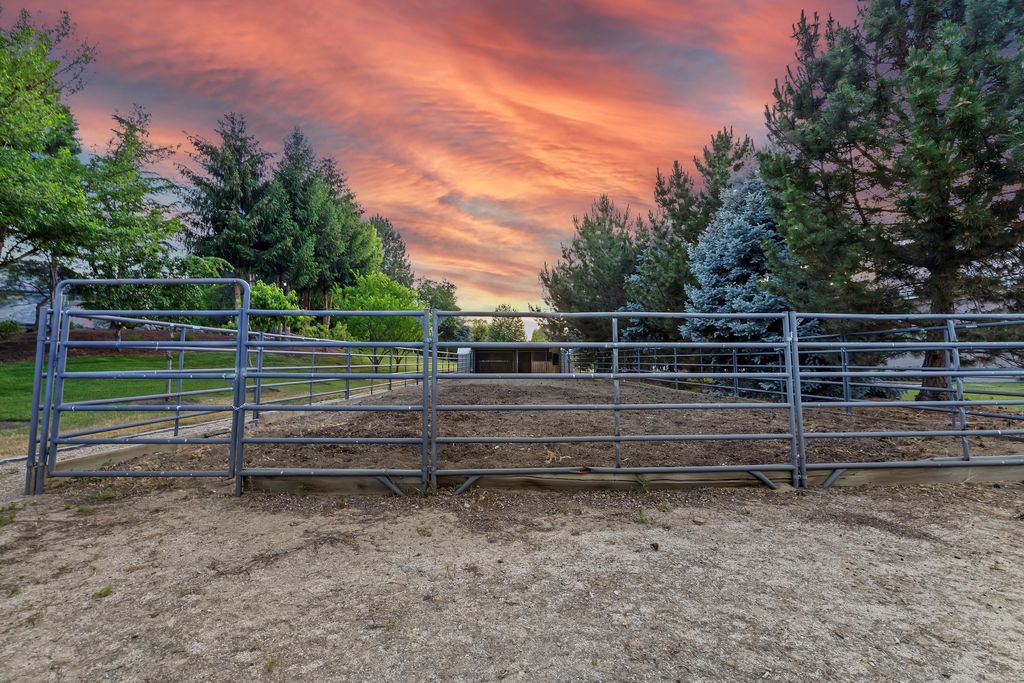 Idyllic Waterfront Retreat Stunning Views of Lake and Mountains in Idaho Offered at 4.125 Million 18