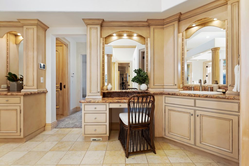 Idyllic Waterfront Retreat Stunning Views of Lake and Mountains in Idaho Offered at 4.125 Million 28
