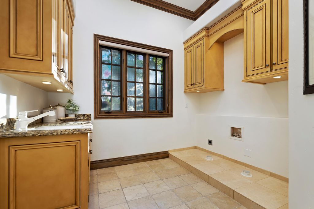Idyllic Waterfront Retreat Stunning Views of Lake and Mountains in Idaho Offered at 4.125 Million 35