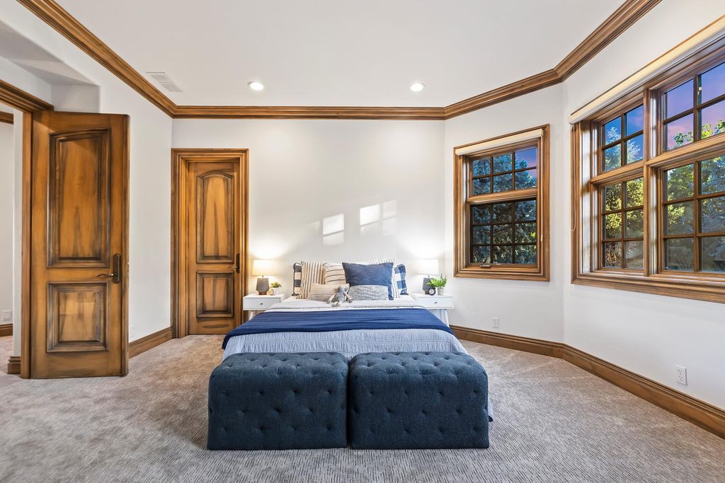 Idyllic Waterfront Retreat Stunning Views of Lake and Mountains in Idaho Offered at 4.125 Million 43
