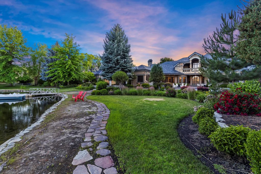 Idyllic Waterfront Retreat Stunning Views of Lake and Mountains in Idaho Offered at 4.125 Million 58