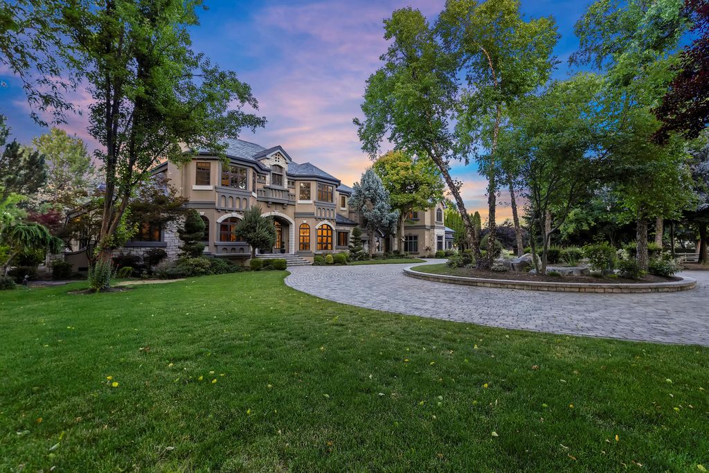 Idyllic Waterfront Retreat Stunning Views of Lake and Mountains in Idaho Offered at 4.125 Million 61
