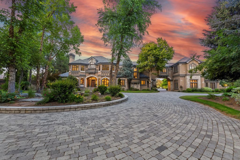 Idyllic Waterfront Retreat Stunning Views of Lake and Mountains in Idaho Offered at 4.125 Million 62