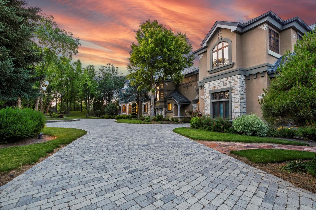 Idyllic Waterfront Retreat Stunning Views of Lake and Mountains in Idaho Offered at 4.125 Million 63