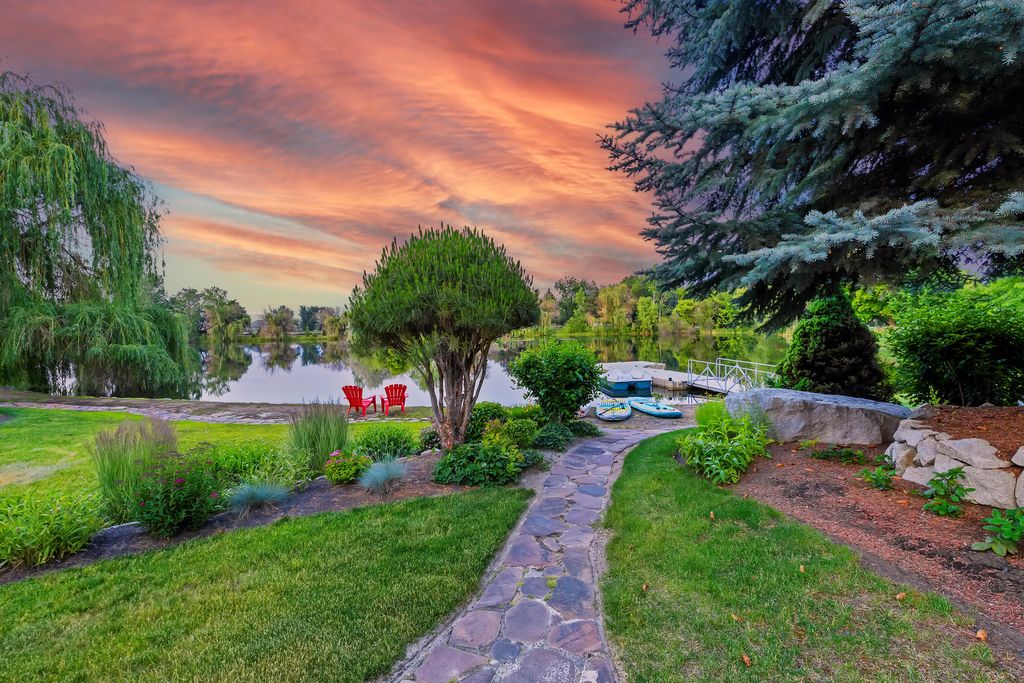 Idyllic Waterfront Retreat Stunning Views of Lake and Mountains in Idaho Offered at 4.125 Million 67