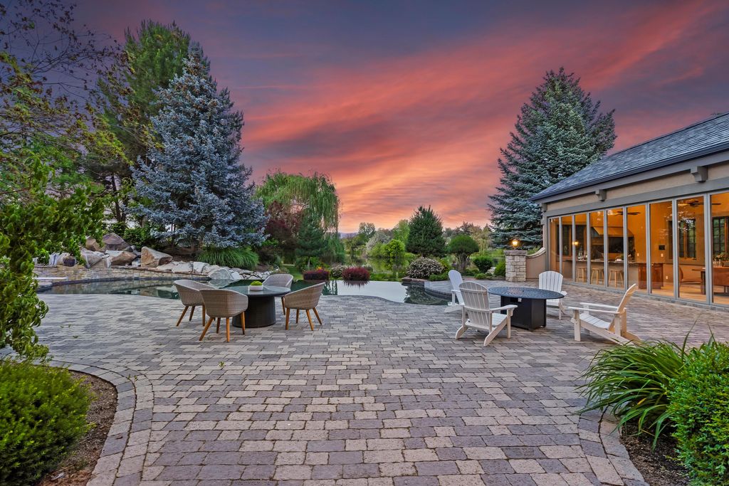 Idyllic Waterfront Retreat Stunning Views of Lake and Mountains in Idaho Offered at 4.125 Million 69