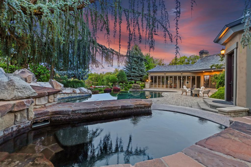 Idyllic Waterfront Retreat Stunning Views of Lake and Mountains in Idaho Offered at 4.125 Million 71