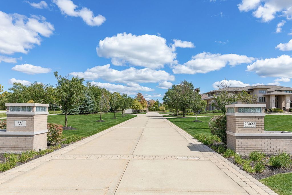 Illinois Haven Luxurious Private Estate with Transitional and Modern Flair Offered at 2.5 Million 10