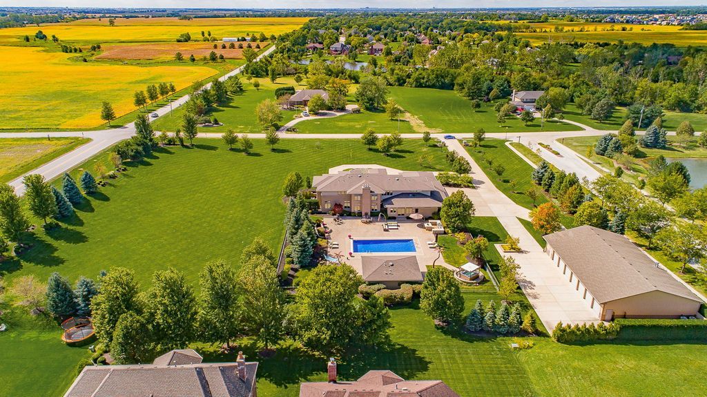 Illinois Haven Luxurious Private Estate with Transitional and Modern Flair Offered at 2.5 Million 16