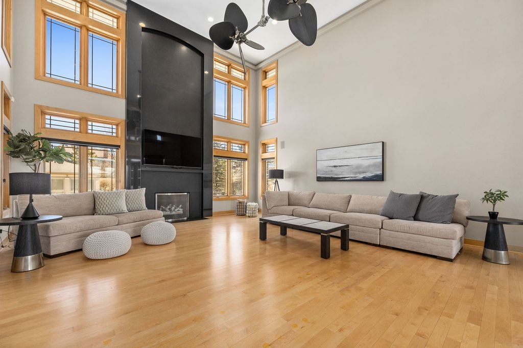 Illinois Haven Luxurious Private Estate with Transitional and Modern Flair Offered at 2.5 Million 33