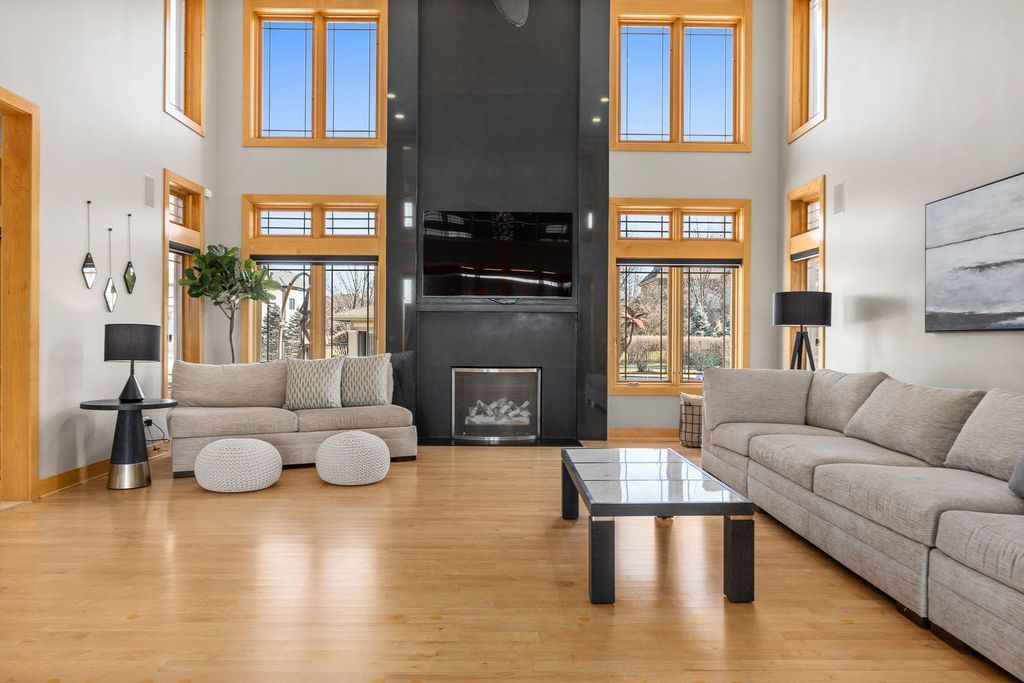 Illinois Haven Luxurious Private Estate with Transitional and Modern Flair Offered at 2.5 Million 34