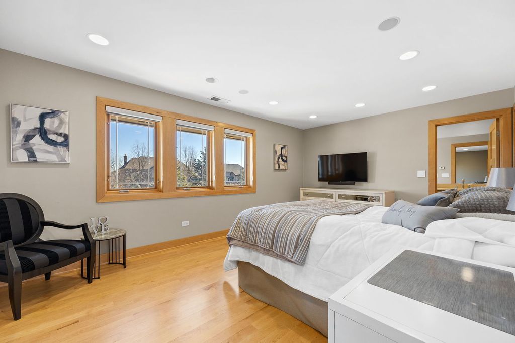 Illinois Haven Luxurious Private Estate with Transitional and Modern Flair Offered at 2.5 Million 57