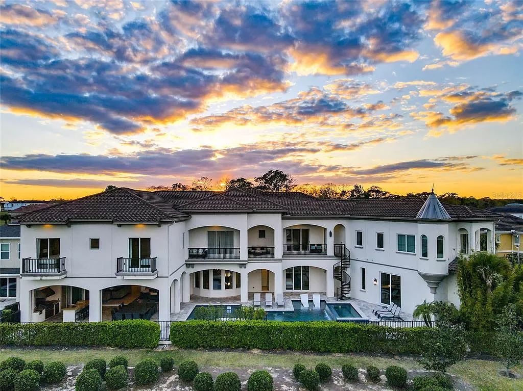 Welcome to Kempa Park, a luxurious 12-bedroom, 16-bathroom vacation retreat situated on the 6th hole of the Jack Nicklaus-designed golf course at Reunion Resort and Club.