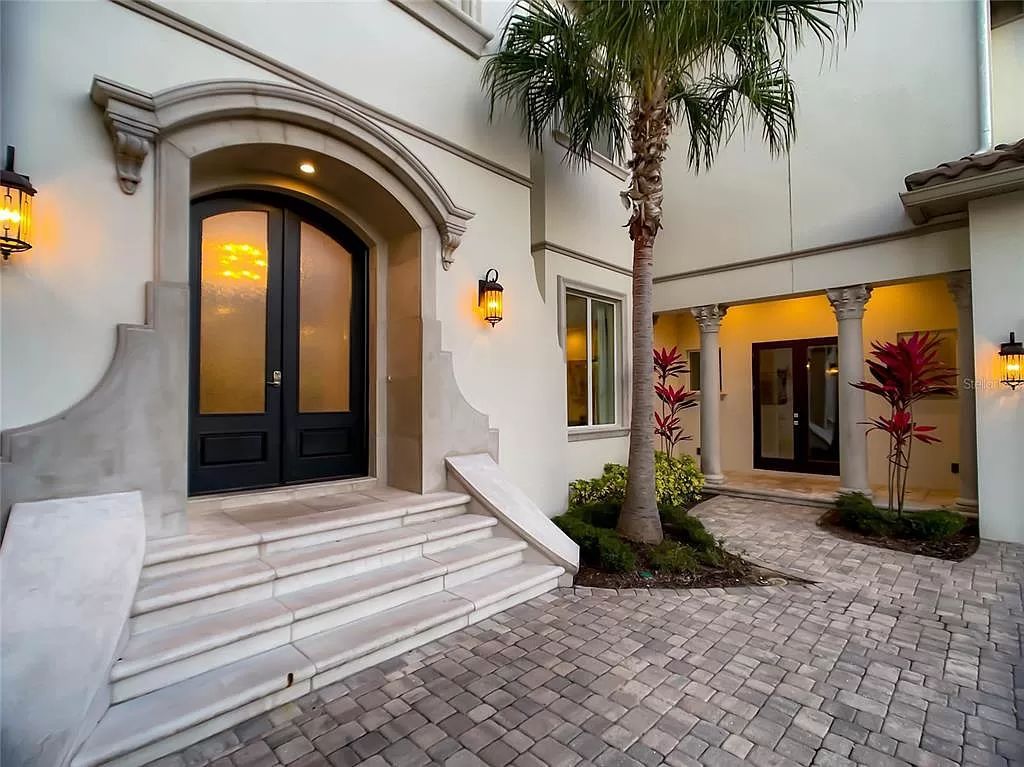 Welcome to Kempa Park, a luxurious 12-bedroom, 16-bathroom vacation retreat situated on the 6th hole of the Jack Nicklaus-designed golf course at Reunion Resort and Club.