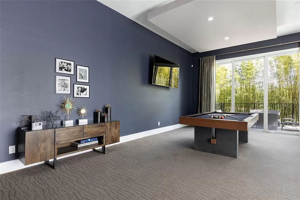 Welcome to Kempa Park, a luxurious 12-bedroom, 16-bathroom vacation retreat situated on the 6th hole of the Jack Nicklaus-designed golf course at Reunion Resort and Club.