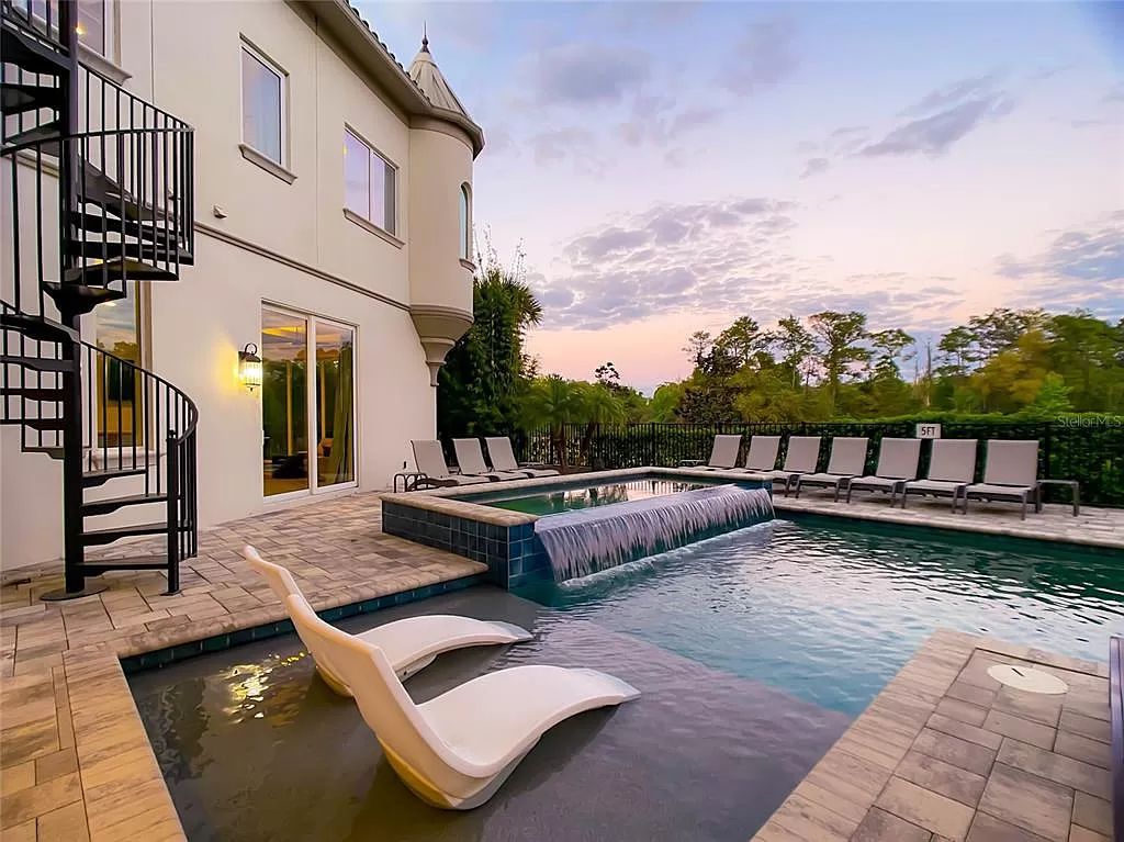 Welcome to Kempa Park, a luxurious 12-bedroom, 16-bathroom vacation retreat situated on the 6th hole of the Jack Nicklaus-designed golf course at Reunion Resort and Club.