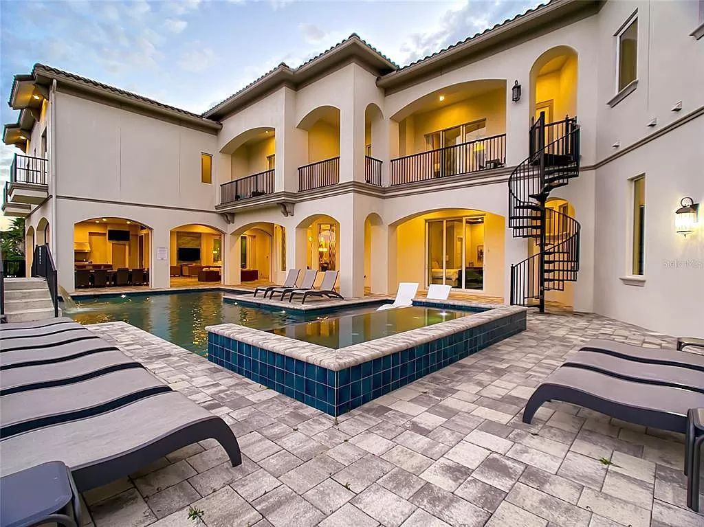 Welcome to Kempa Park, a luxurious 12-bedroom, 16-bathroom vacation retreat situated on the 6th hole of the Jack Nicklaus-designed golf course at Reunion Resort and Club.