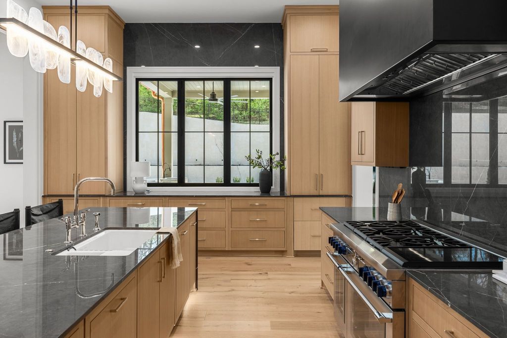 Luxurious Masterpiece Custom Home by Landon Development in Tennessee Offered at 9995000 14
