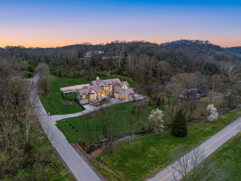 Luxurious Masterpiece Custom Home by Landon Development in Tennessee Offered at 9995000 57