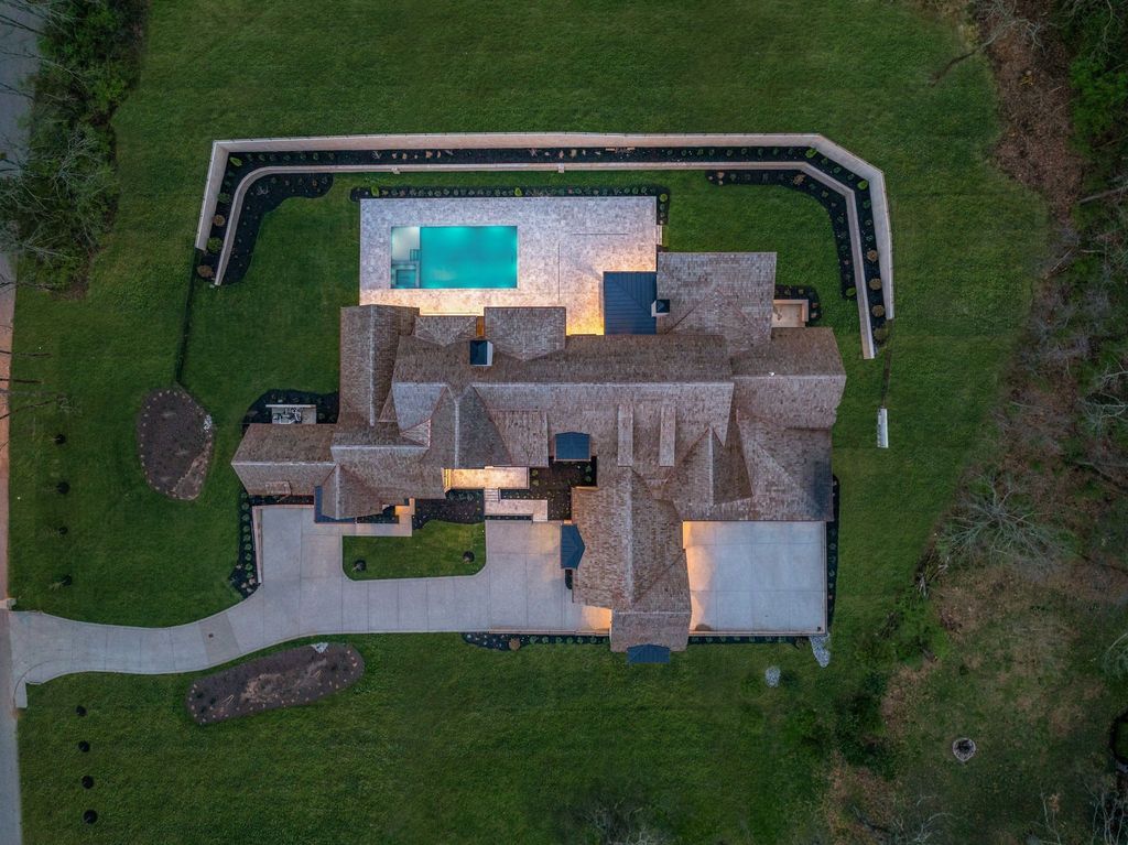 Luxurious Masterpiece Custom Home by Landon Development in Tennessee Offered at 9995000 58