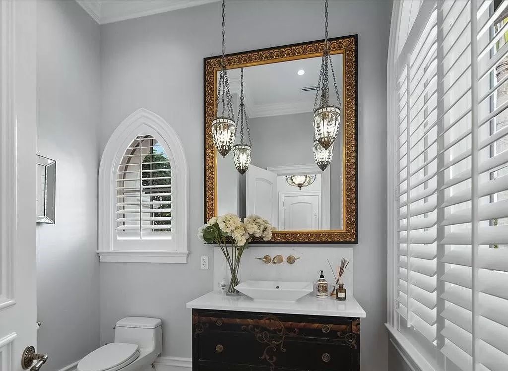 Indulge in the epitome of luxury waterfront living at this magnificent Naples estate on 210 Cuddy Ct. Crafted by Kurtz Homes, this opulent residence boasts grand columns, exquisite tile flooring, and coffered ceilings, flooded with natural light.