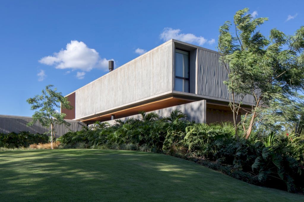 MS House with Meticulous Architectural Design by Sommet 13