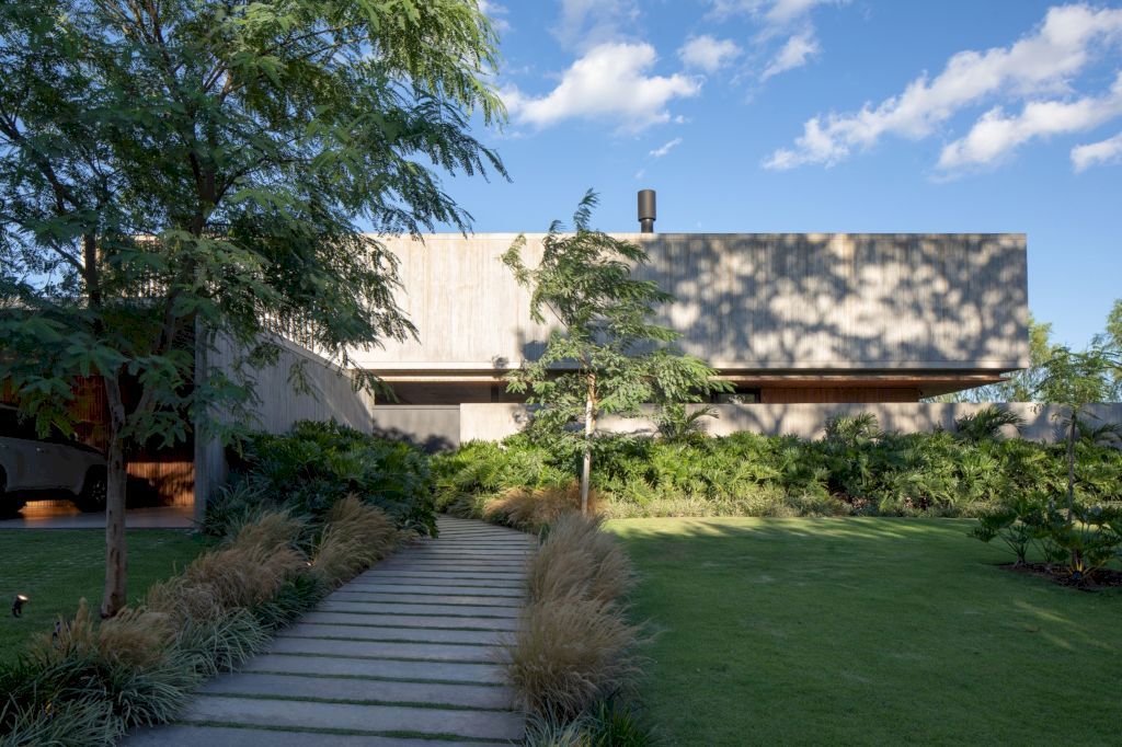 MS House with Meticulous Architectural Design by Sommet 17