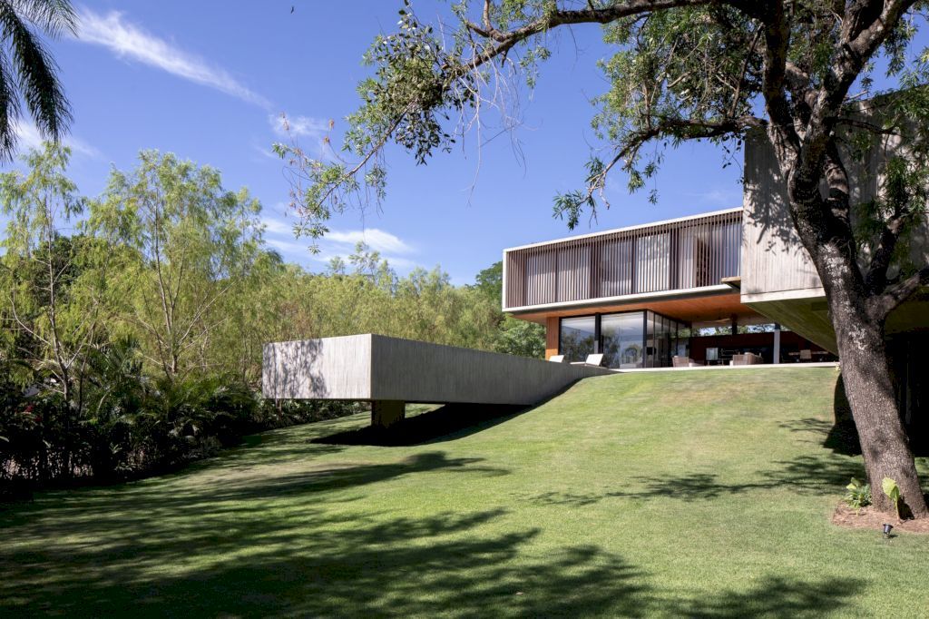 MS House with Meticulous Architectural Design by Sommet