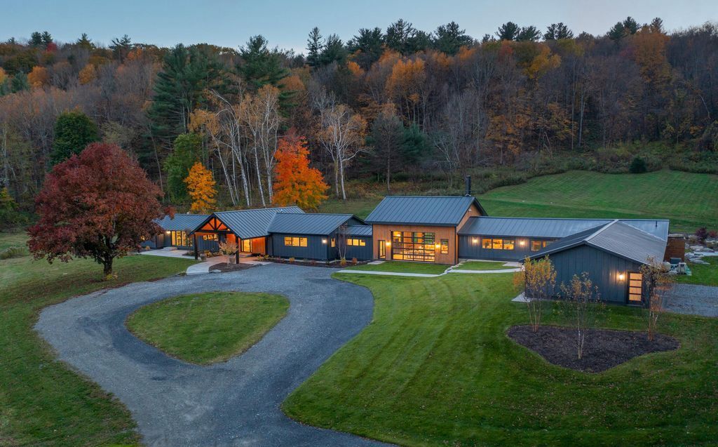 Massachusetts Single Level Retreat Seamlessly Integrates Modern and Rustic Charm Asking 4999888 1