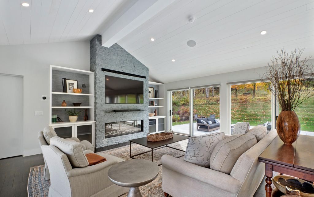 Massachusetts Single Level Retreat Seamlessly Integrates Modern and Rustic Charm Asking 4999888 10
